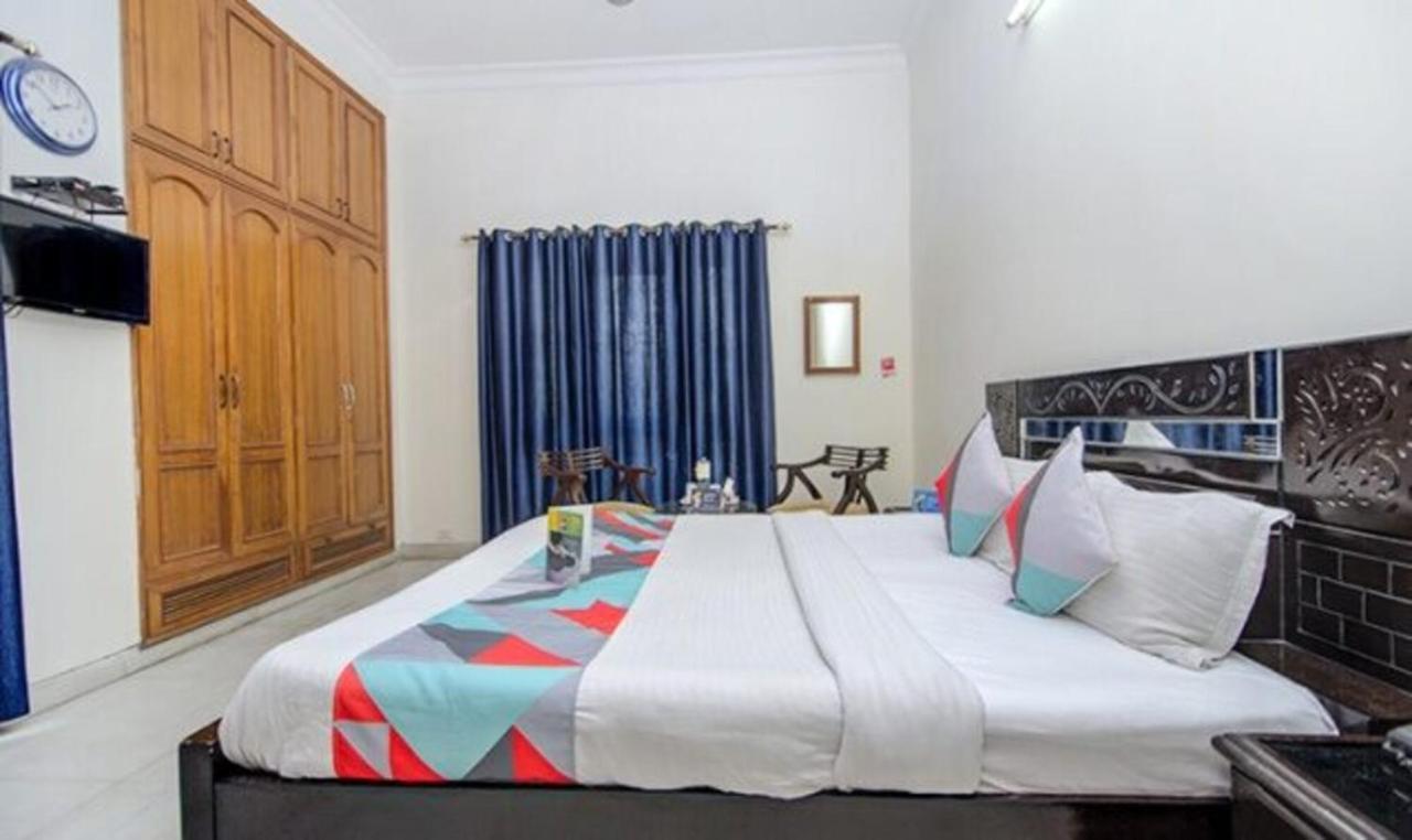 Hotel Fabexpress Ashray à Noida Extérieur photo