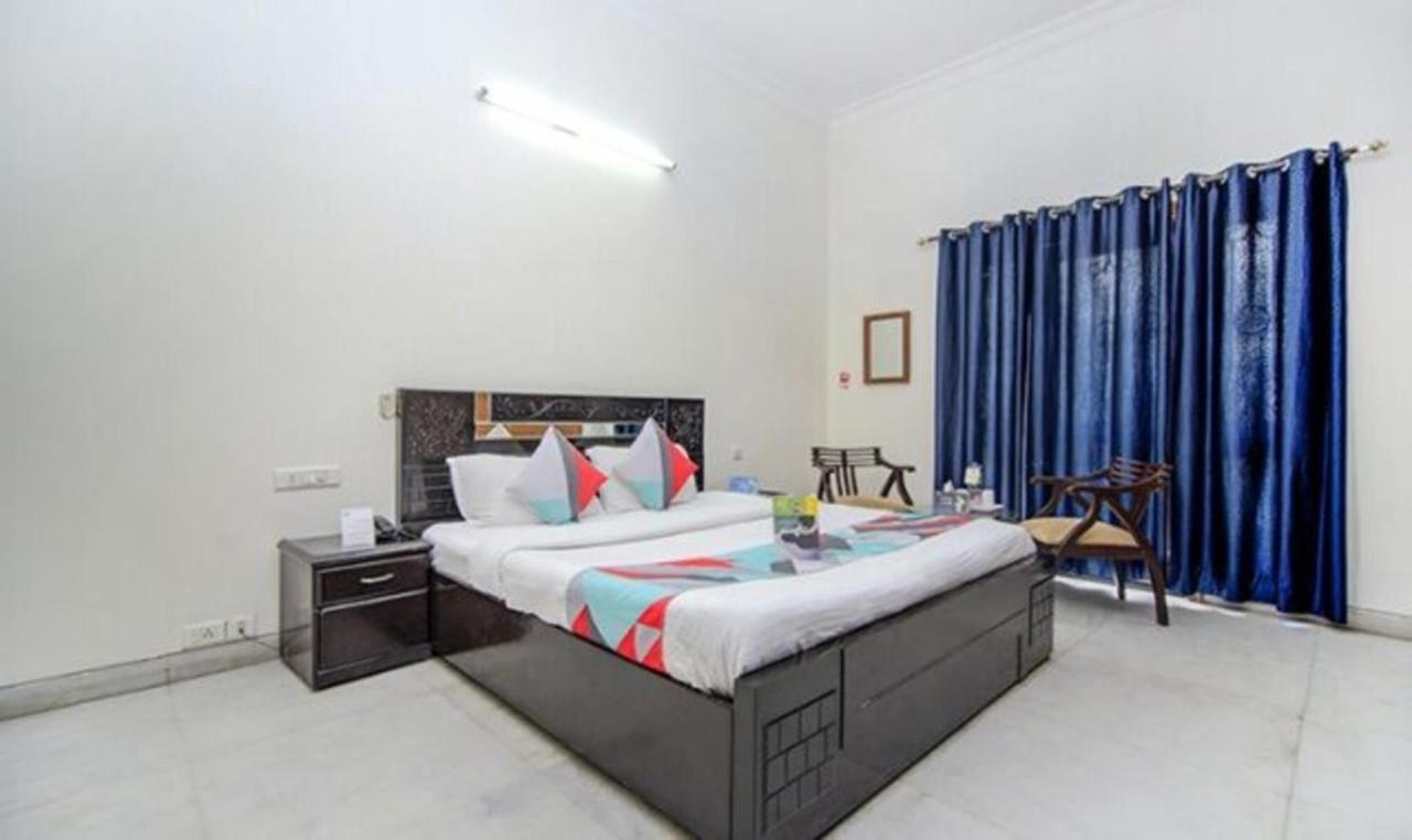Hotel Fabexpress Ashray à Noida Extérieur photo